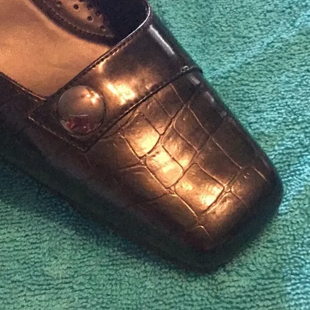 Career shoe by EASY STREET in size 11M with slight heel in black